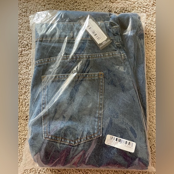 NWT PrettyLittleThing‎ Indigo Blue Wash High-Rise Boyfriend Jean Women’s 10 - Picture 2 of 7